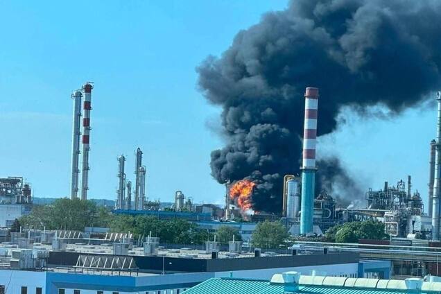 В Венгрии прогремел взрыв на заводе крупнейшей нефтегазовой компании MOL: есть погибший и пострадавшие. Фото