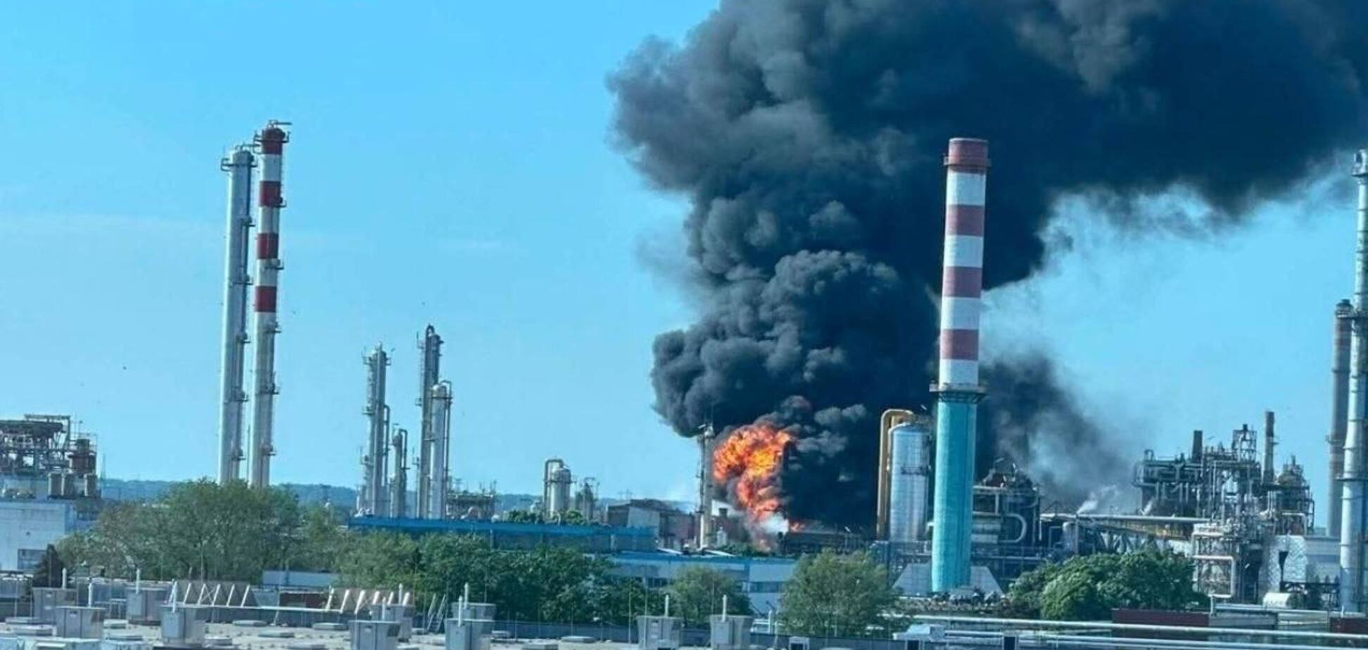 В Венгрии прогремел взрыв на заводе крупнейшей нефтегазовой компании MOL: есть погибший и пострадавшие. Фото