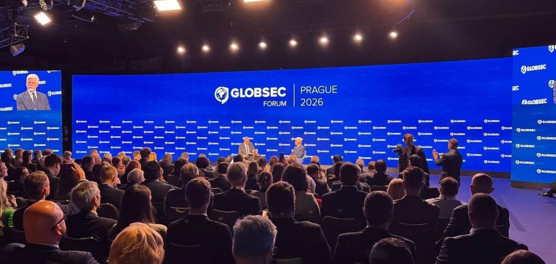 Украина учит Европу скорости войны: представители 'Стального фронта' Ахметова выступили на GLOBSEC Defence Forum в Праге