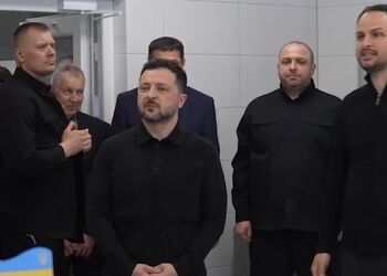 'Ни одно направление не оставим без внимания': Зеленский на Ровенщине обсудил защиту трех областей от атак со стороны Беларуси. Видео