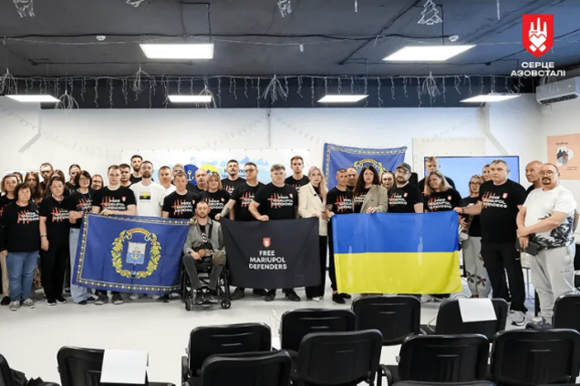1462 дня в плену: в 25 городах Украины почтили подразделения, которые героически защищали Мариуполь