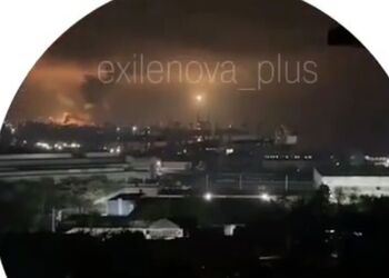 У Новоросійську лунають вибухи: повідомляють про влучання українських дронів. Відео