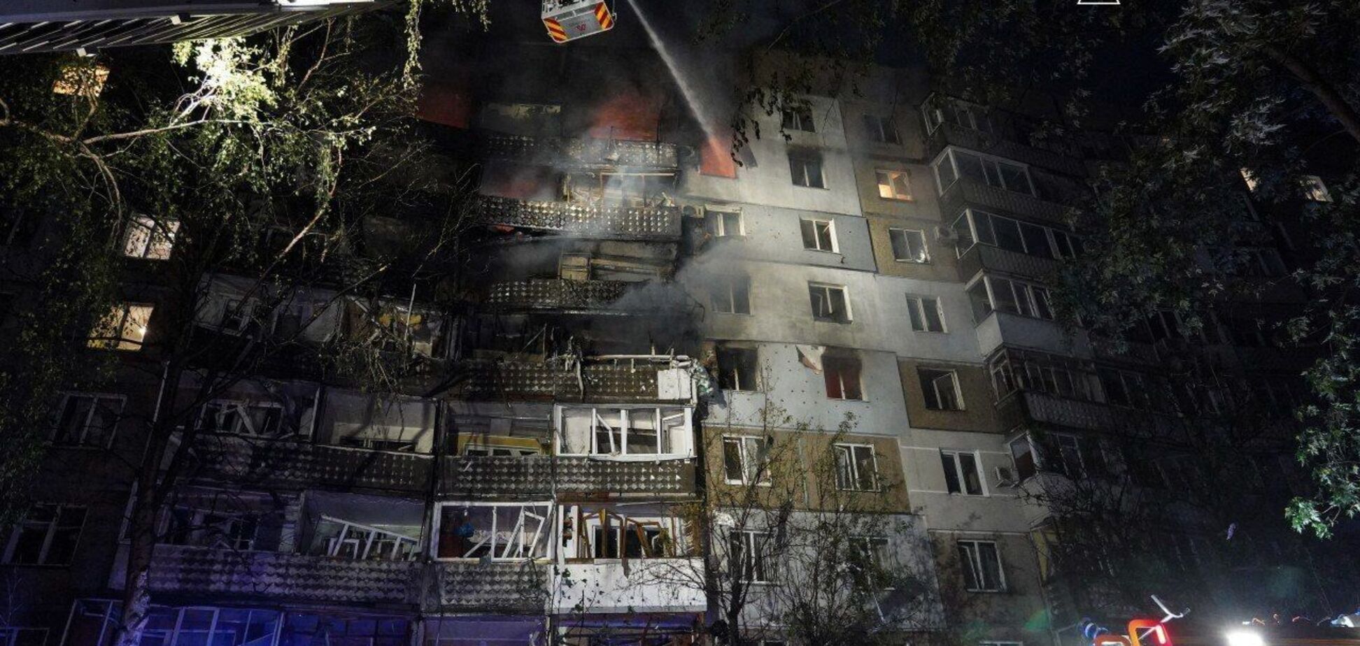 У Черкасах дрон окупантів вдарив по багатоповерхівці: багато постраждалих. Фото та відео наслідків