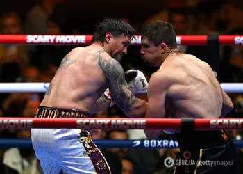 Усик нокаутом переміг Верховена в чемпіонському бою. Відео