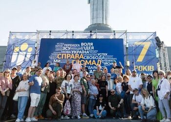 'Ежедневно подставляют плечо армии': Порошенко поздравил 'Дело Громад' с годовщиной. Фото