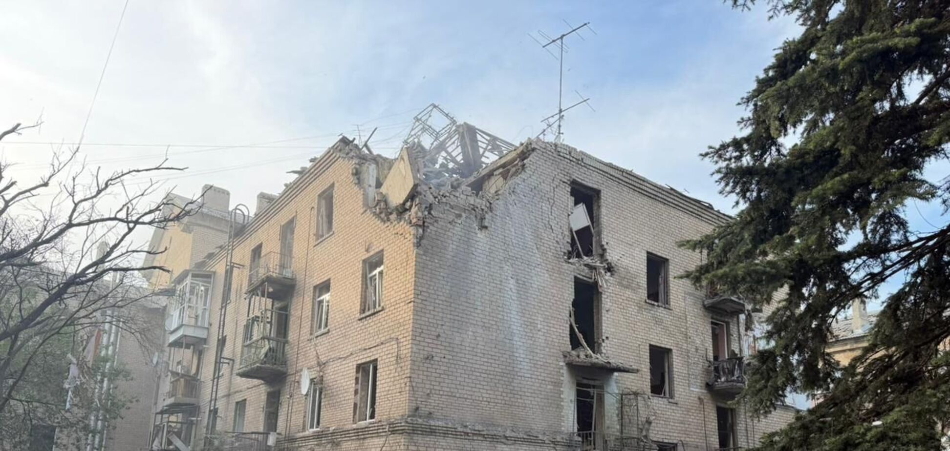 Окупанти скинули авіабомбу на Дружківку: загинула жінка, є поранені. Фото