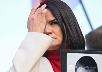 'Режим Лукашенко несет свою долю ответственности': Тихановская посетила места последнего российского удара по Киеву. Видео