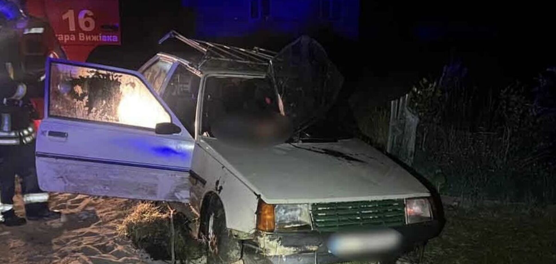 На Волині автомобіль заїхав у ставок: загинули двоє людей. Фото