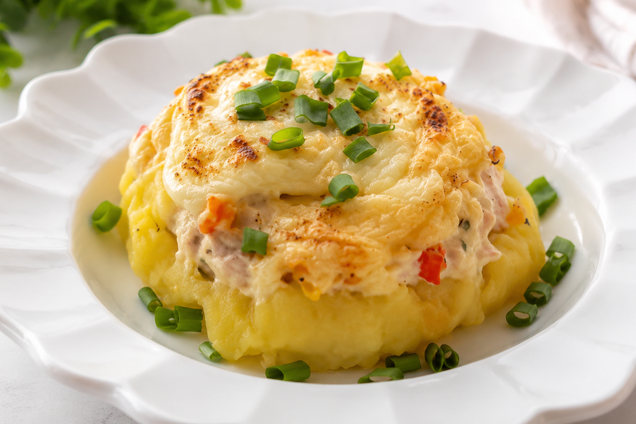 Вкусный картофель с начинкой в духовке: как приготовить