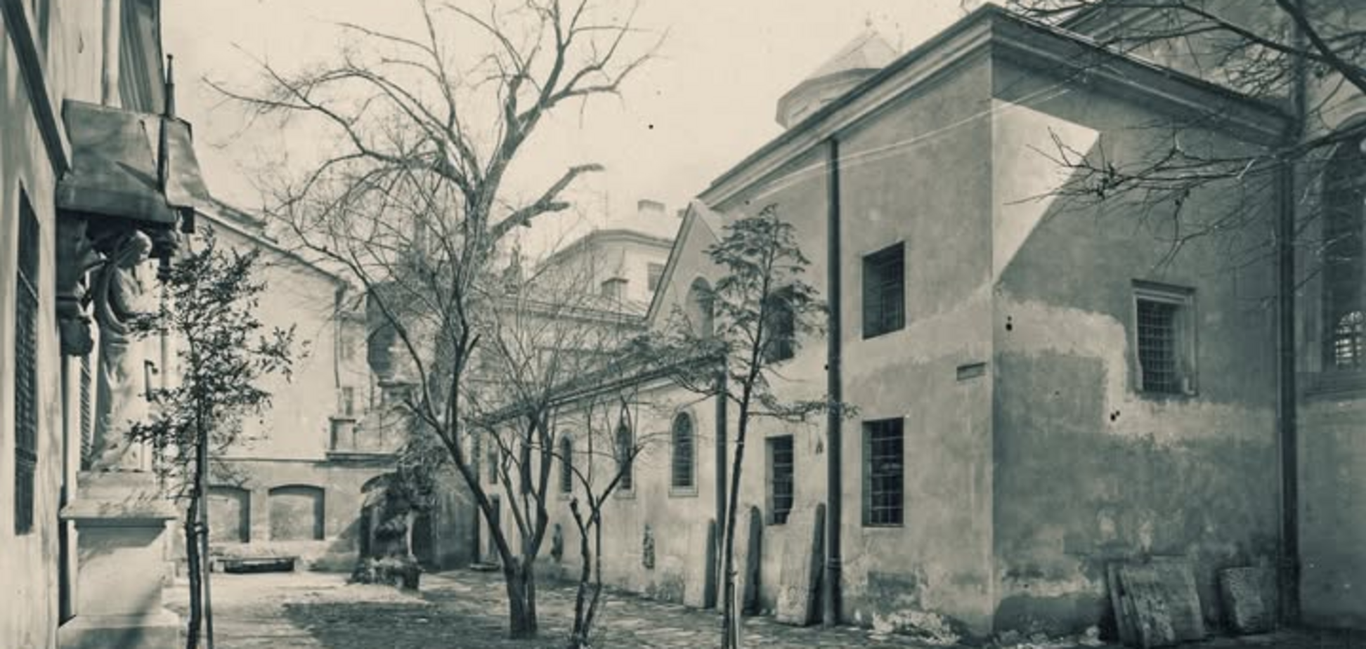 Вулички Львова показали на старих фото: атмосфера відчувається навіть через кадр