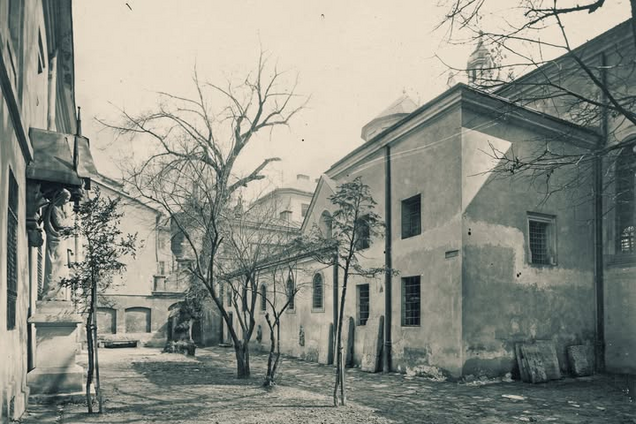 Улочки Львова показали на старых фото: атмосфера чувствуется даже через кадр
