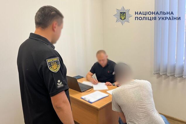 Ошукав громадян Сінгапуру та Гонконгу на 1,6 млн грн: на Хмельниччині затримали кібершахрая. Фото