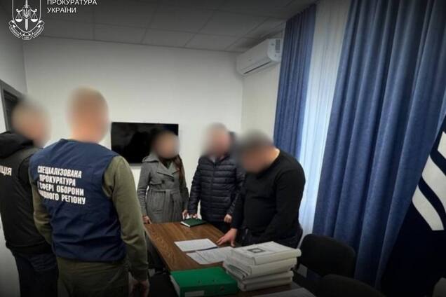 Придбав для армії 16 пікапів з переплатою: на Рівненщині судитимуть ексначальника обласного ТЦК. Фото