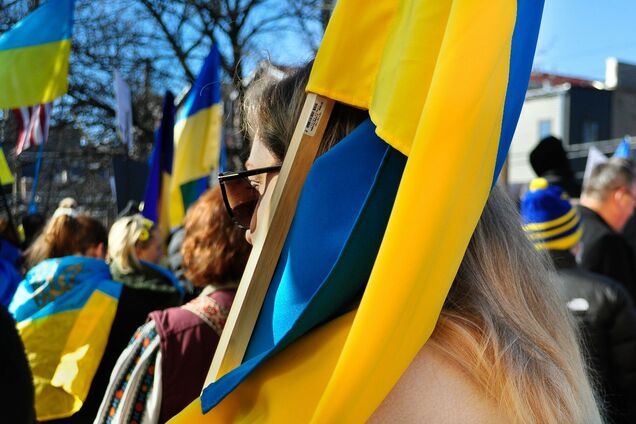 Ілюстрація - жінка з прапором України