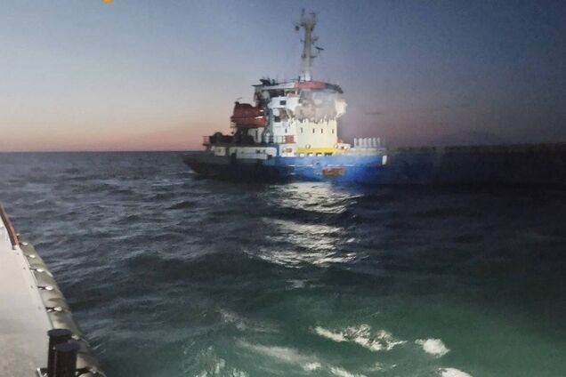 Россия нанесла удар по турецкому судну, которое следовало из порта в Одесской области: есть раненые. Фото