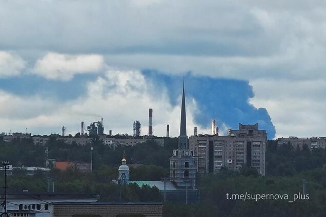 Поражены Волгоградский НПЗ, НПС 'Ярославль-3' и не только: в Генштабе рассказали о новых ударах по врагу. Фото и видео