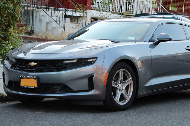 Chevrolet Camaro повертається: яким буде оновлене авто
