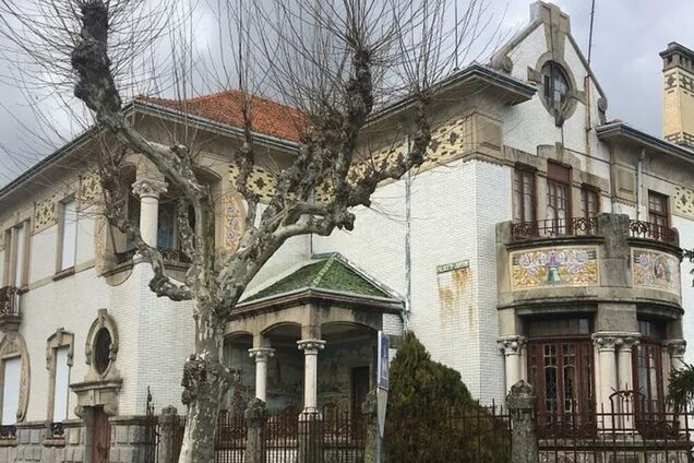 У Португалії виставили на продаж легендарний 100-річний замок, який перетворився на пустку. Фото