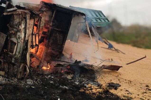 На Сумщині ворожий дрон прицільно атакував зерновоз: водій поранений