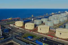 Найбільший нафтоналивний порт РФ у Балтійському морі було атаковано: що відомо