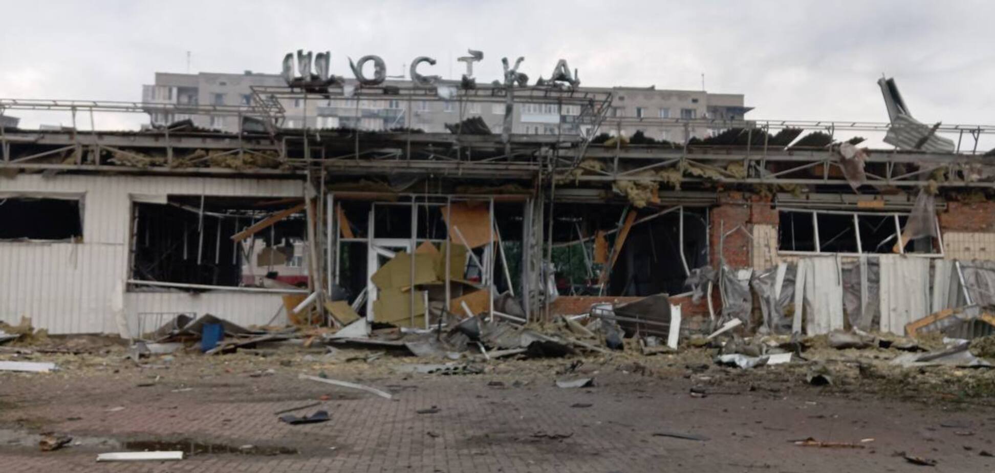 Были прямые попадания: оккупанты уничтожили здание вокзала в Шостке на Сумщине. Фото