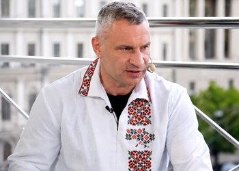 'Для мене – це велика нагорода й гордість': Кличко розповів зворушливу історію про вишиванку, яку створила для нього киянка