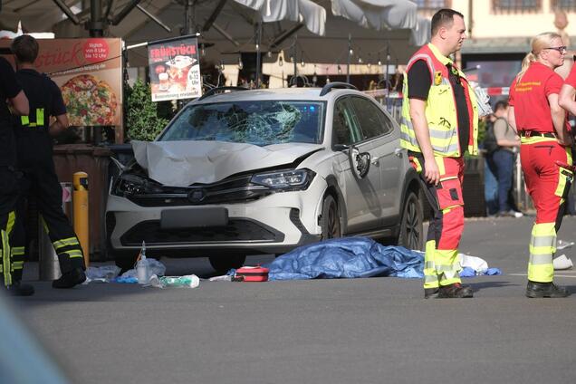 В центре Лейпцига автомобиль влетел в толпу: есть погибшие и пострадавшие