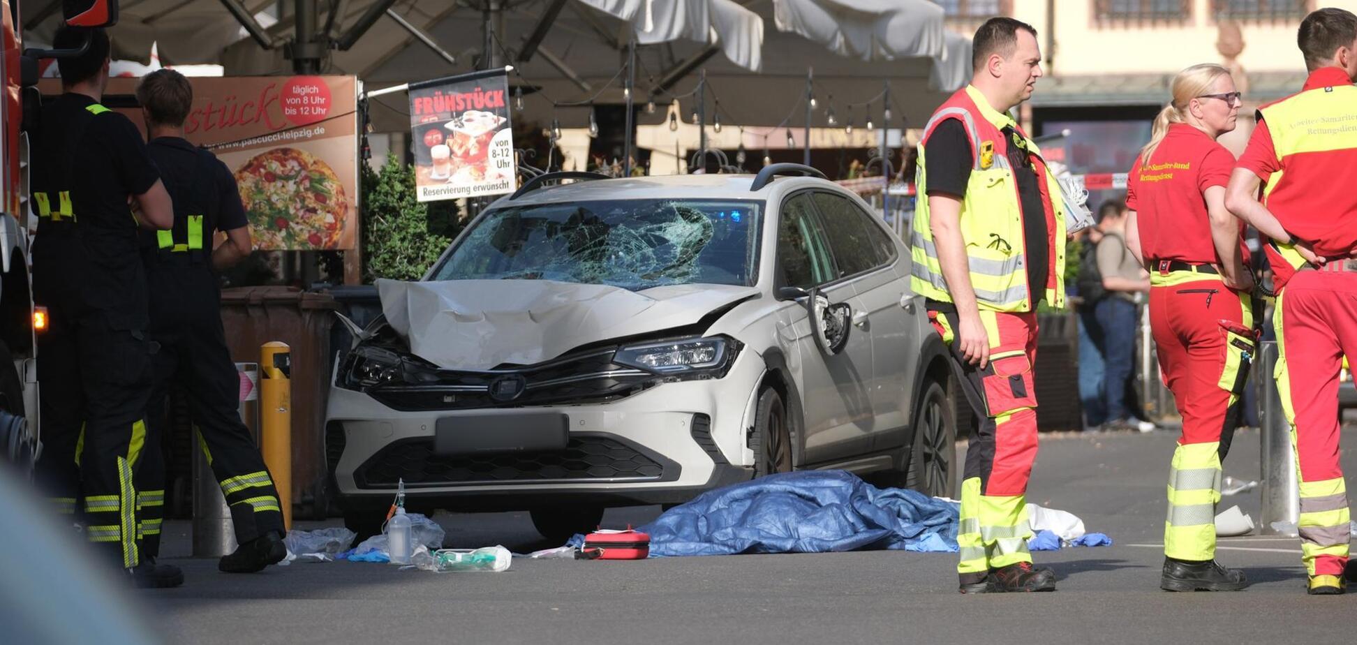 В центре Лейпцига автомобиль влетел в толпу: есть погибшие и пострадавшие