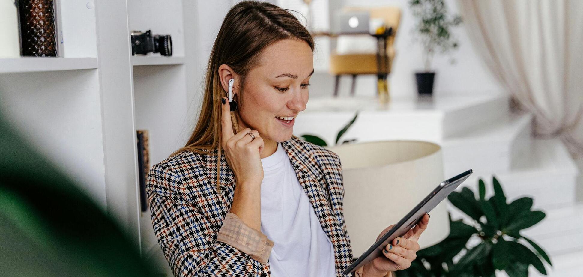 Не лише для музики: 5 прихованих функцій AirPods
