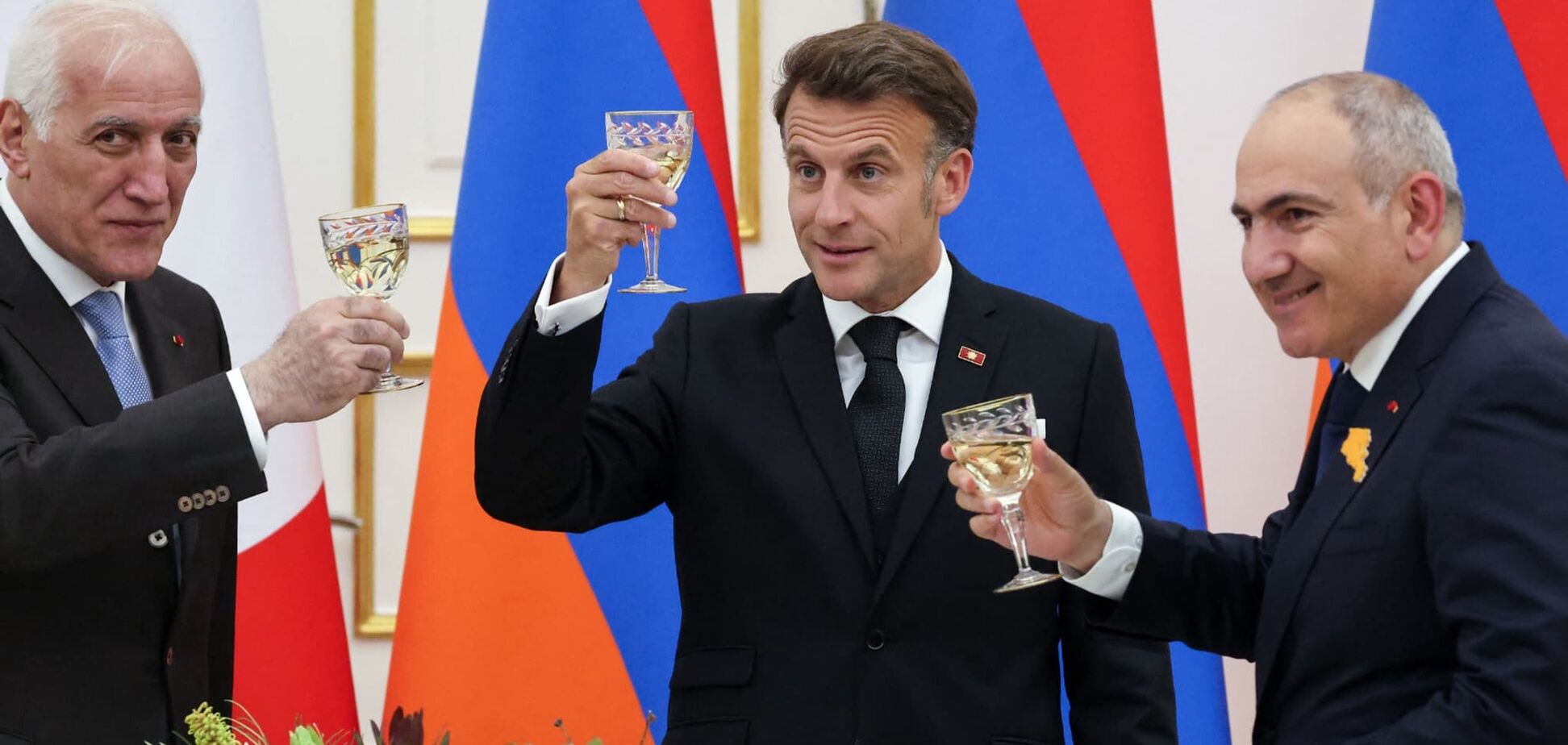'На її території близько 4 тис. військових РФ': Макрон закликав Європу допомогти Вірменії