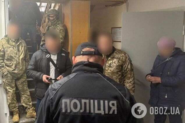 На Київщині посадовець ТЦК за $2,5 тис. обіцяв чоловіку уникнути мобілізації: зловмисника затримали на гарячому. Фото