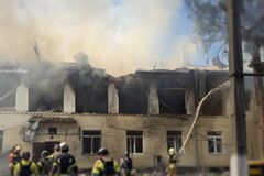 Россия ударила дронами по зданию детсада в центре Сум: погибли две женщины, есть раненые. Фото и видео
