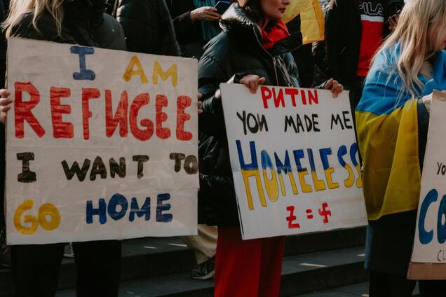 Иллюстрация - митинг украинских беженцев