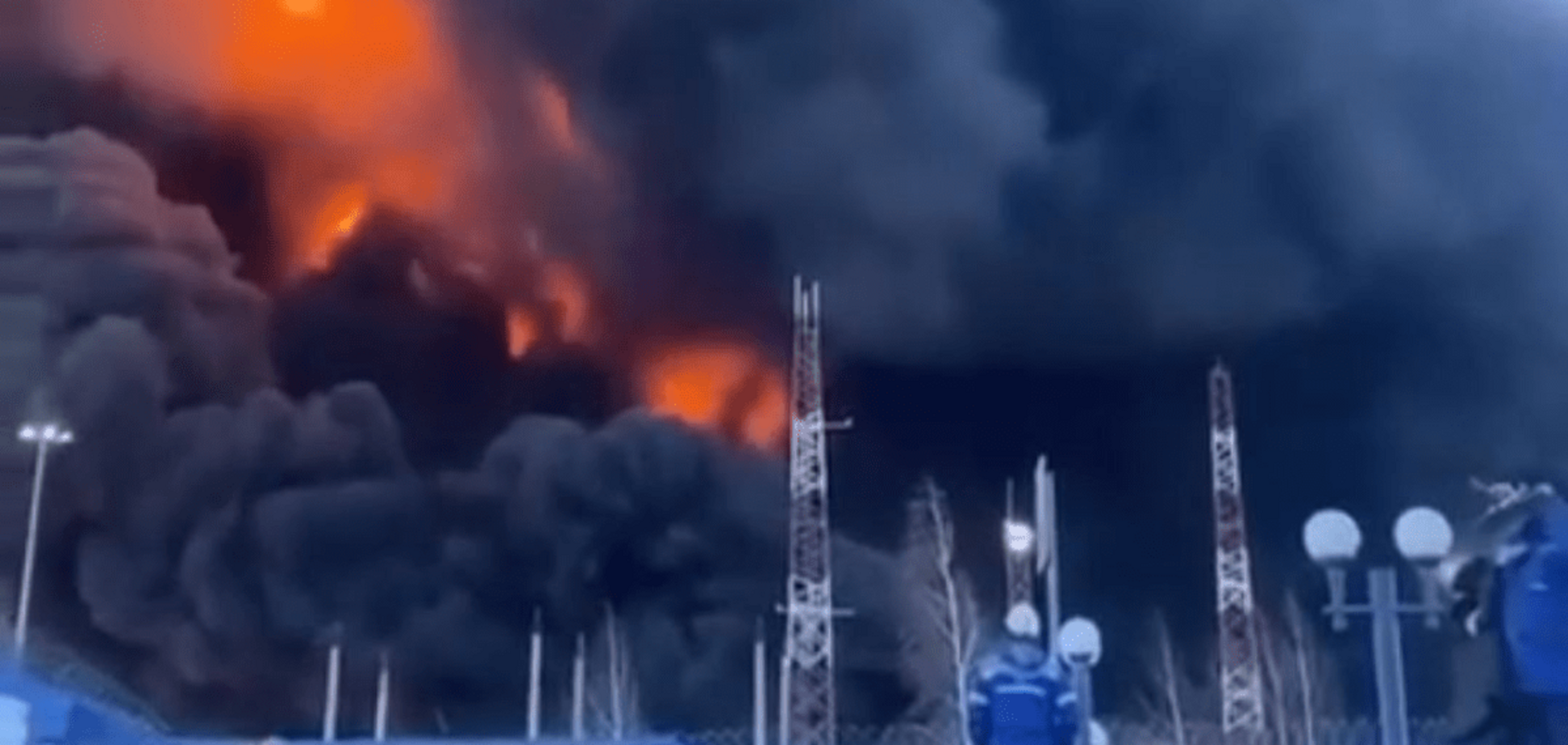 Произошел пожар: в СБУ раскрыли подробности операции по поражению НПЗ и нефтеперекачивающей станции в Перми. Фото и видео