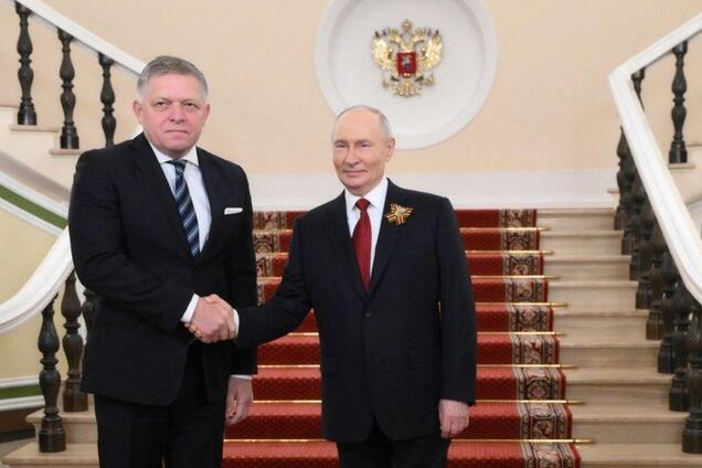 Фіцо, який рвався у Москву, пропустив парад на Красній площі, але випив '100 грам' з Путіним. Фото і відео
