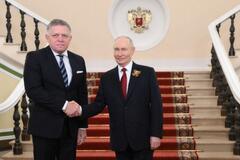 Фицо, который рвался в Москву, пропустил парад на Красной площади, но выпил '100 грамм' с Путиным. Фото и видео