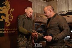 Пробыл на позиции 346 дней и взял в плен 6 россиян: воин из Хмельницкой области получил звание Героя Украины. Фото