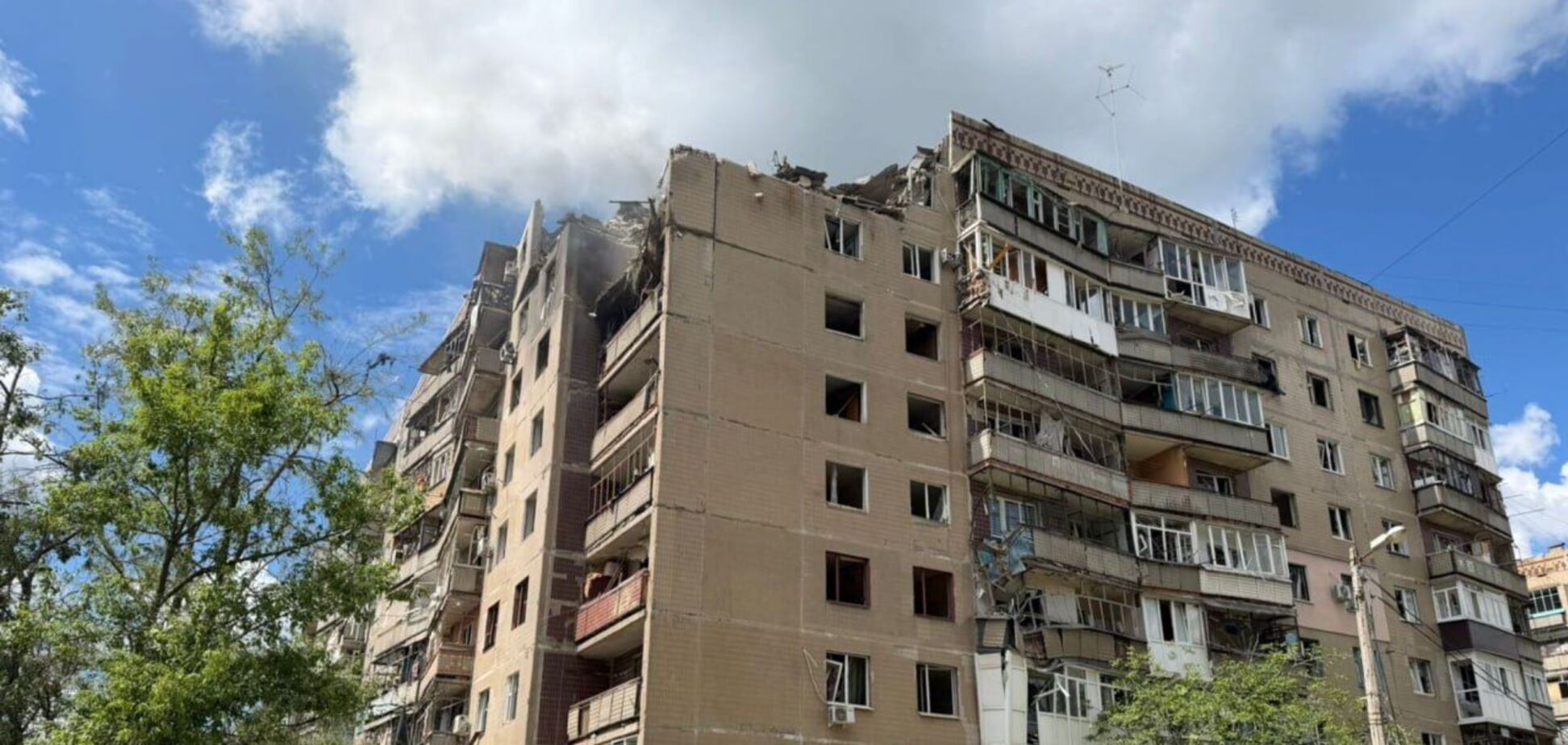 Окупанти скинули три авіабомби на багатоповерхівки у Дружківці: є поранені