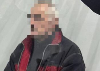 В Сумах будут судить мужчину, который из ружья ранил подростков, потому что не освободили скамейку: подробности дела