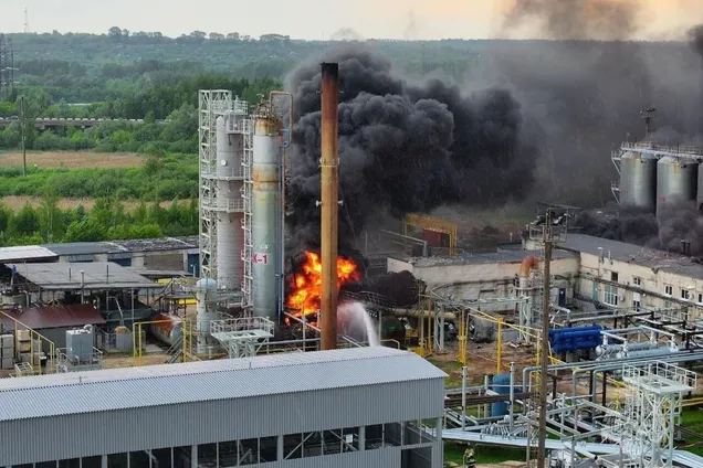 На нафтобазі в Новоросійську після українських ударів пошкоджено до 15 резервуарів: супутникові знімки