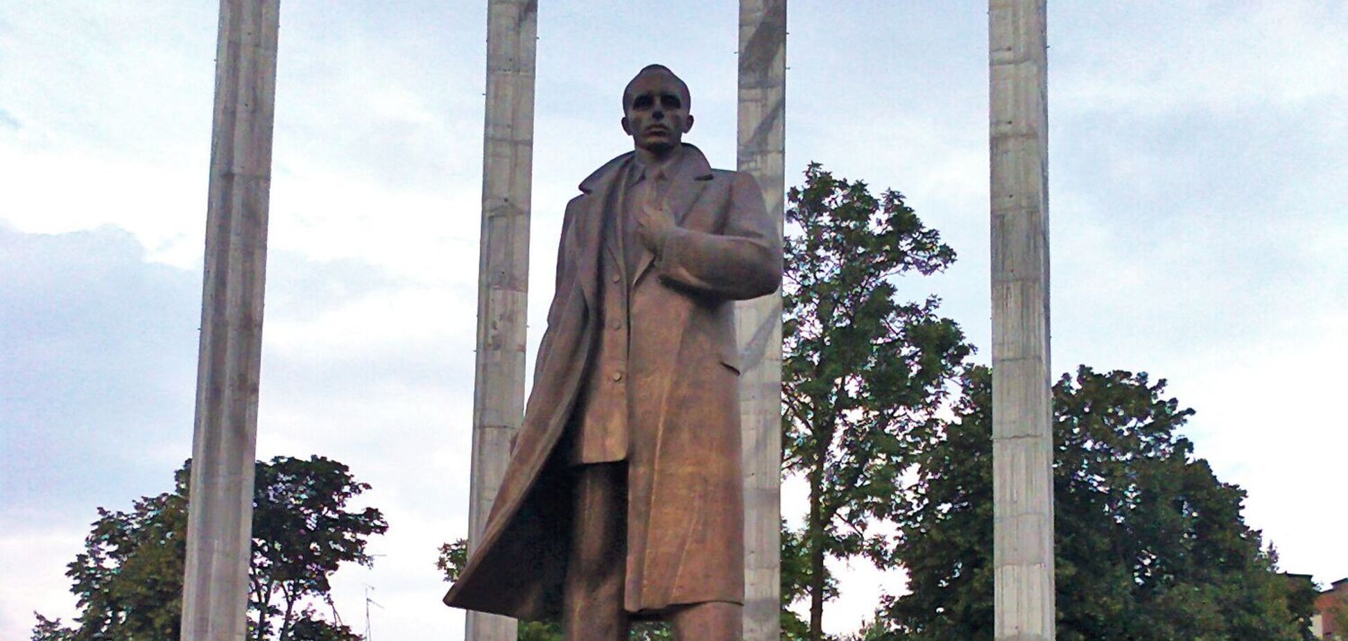 Пам'ятник Бандері у Львові