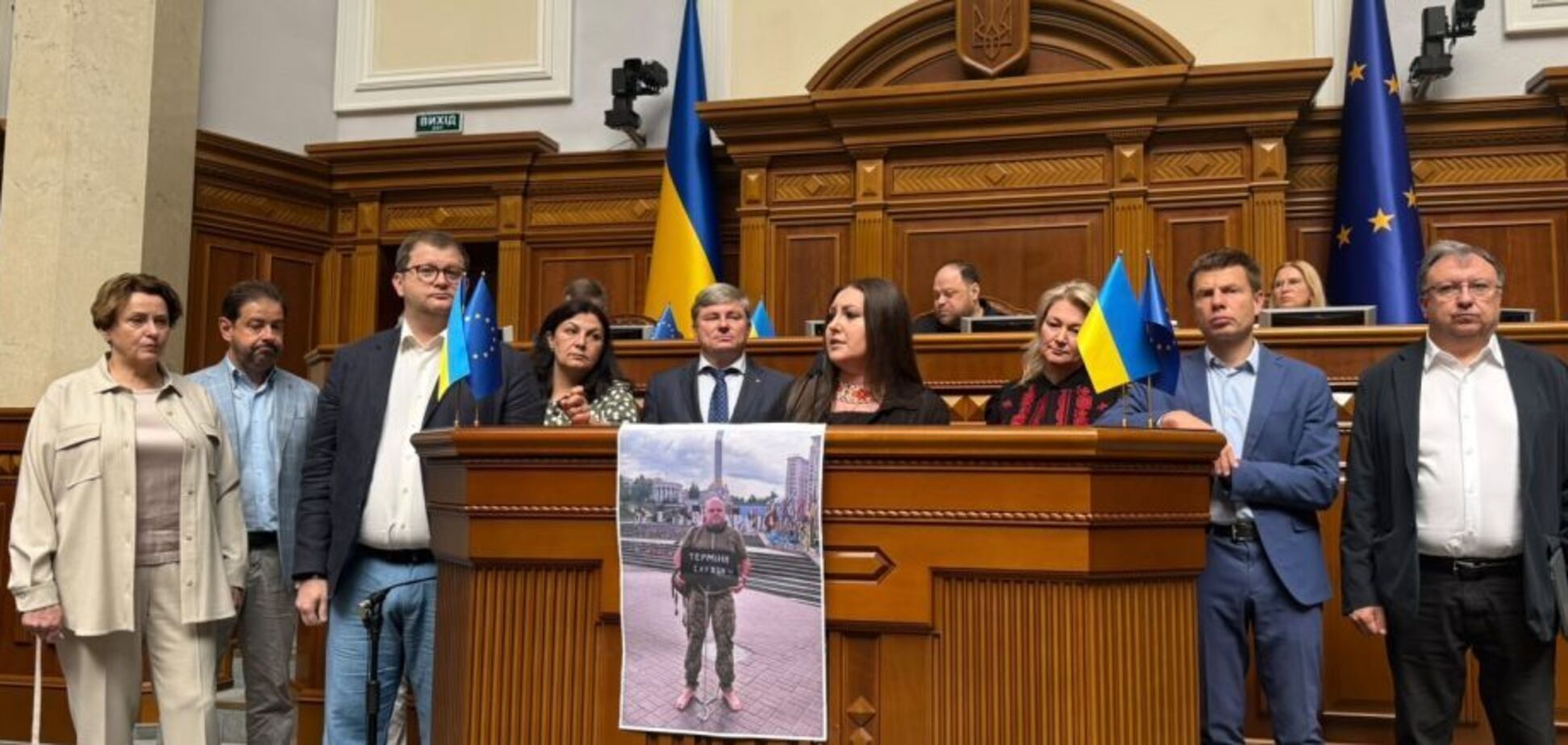Сроки службы и финансирование: 'Евросолидарность' призвала Раду выполнить обещания перед военными