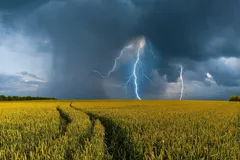 Грозы, шквалы и подъем уровня воды: каких 'сюрпризов' ожидать от погоды 18 июля. Карта