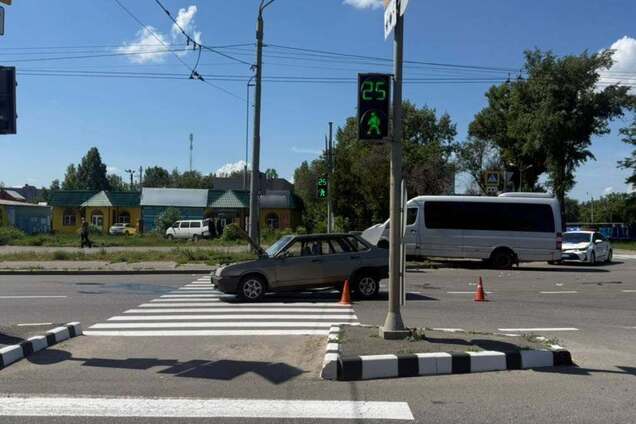 У Харкові сталась ДТП за участю мікроавтобуса: серед постраждалих – троє дітей. Фото