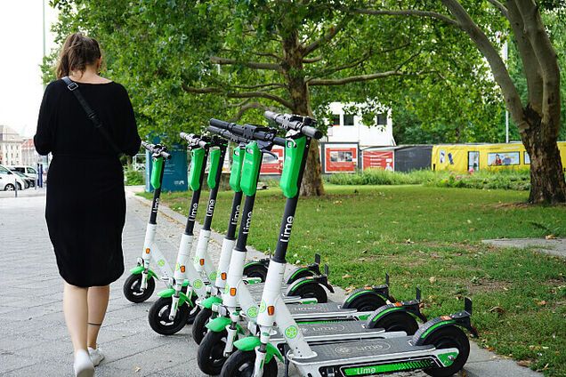 В Україні кожна третя аварія з самокатниками – за участі підлітків: що показала статистика