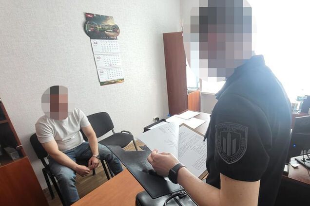 Избил и надел наручники: в Черкасской области сообщили о предъявлении подозрения полицейскому, 'проявившему себя' в составе группы ТЦК