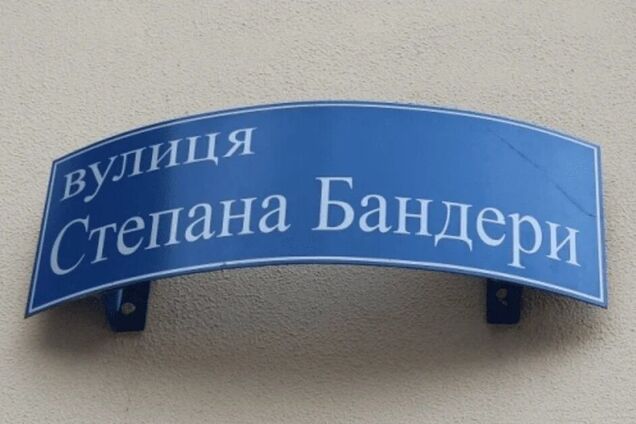 Историческую истерию Польши нужно игнорировать, а за рассыпанное зерно давать жесткий ответ
