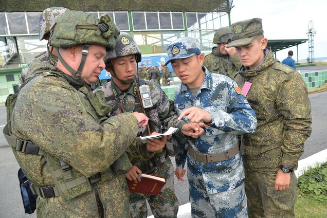 Китай тренував сотні солдат РФ для війни проти України: у ЄС заявили, що мають докази