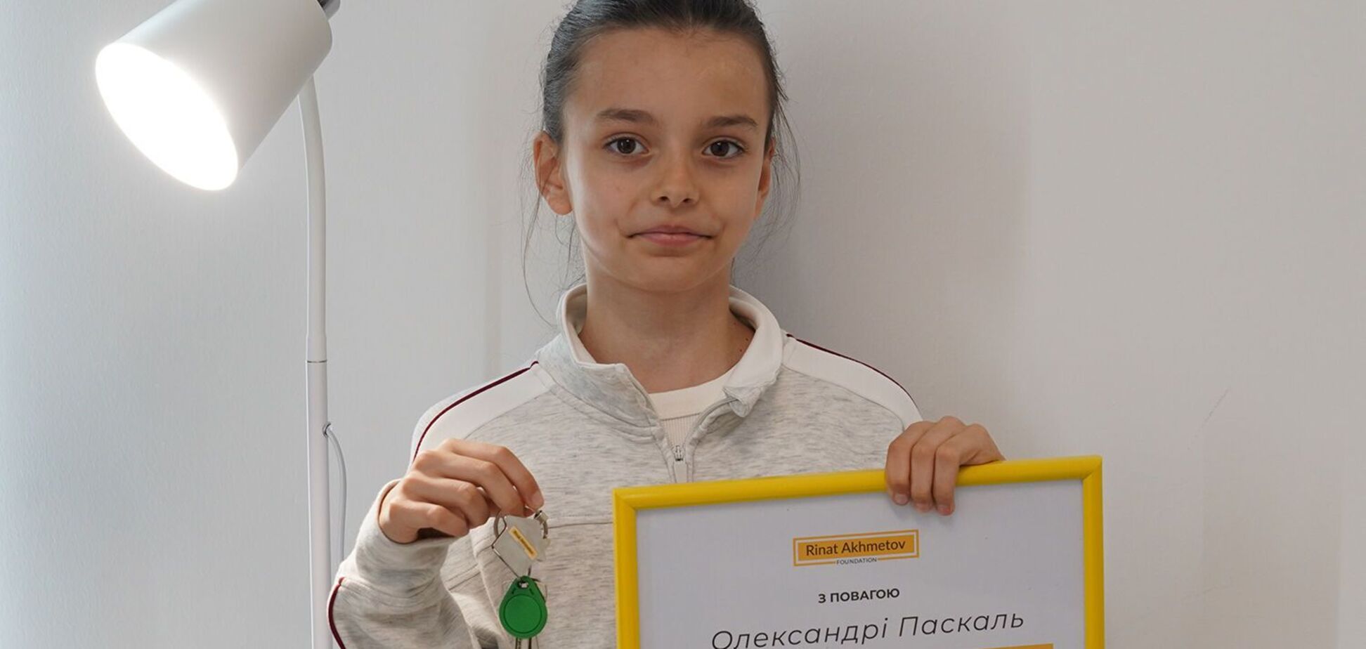 Нове житло для нових мрій: Олександра Паскаль, яка втратила ногу через обстріл Затоки, отримала квартиру від Ріната Ахметова