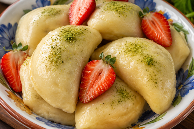 Пышные вареники с клубникой на пару: как приготовить вкусное блюдо для детей